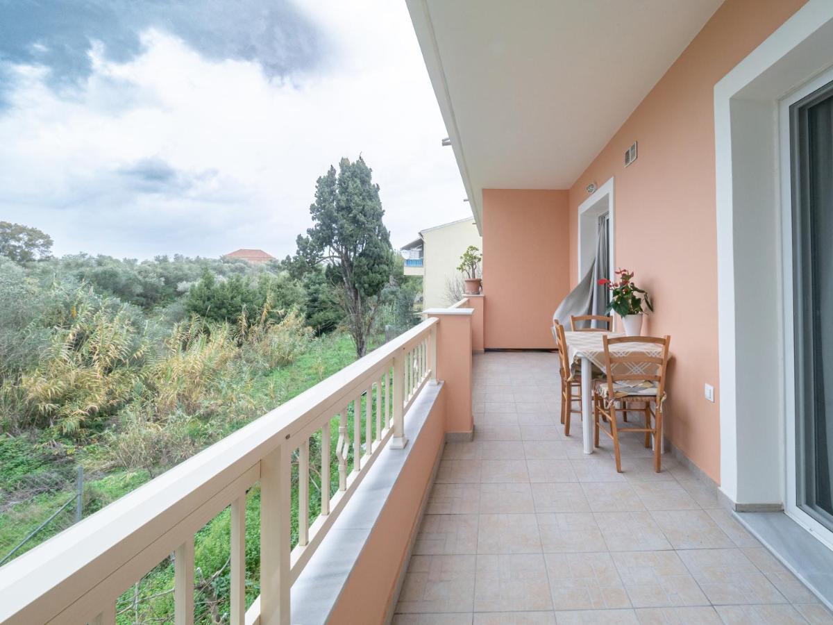 Charmy 2bd Near Mon Repos Apartment Anemomylos